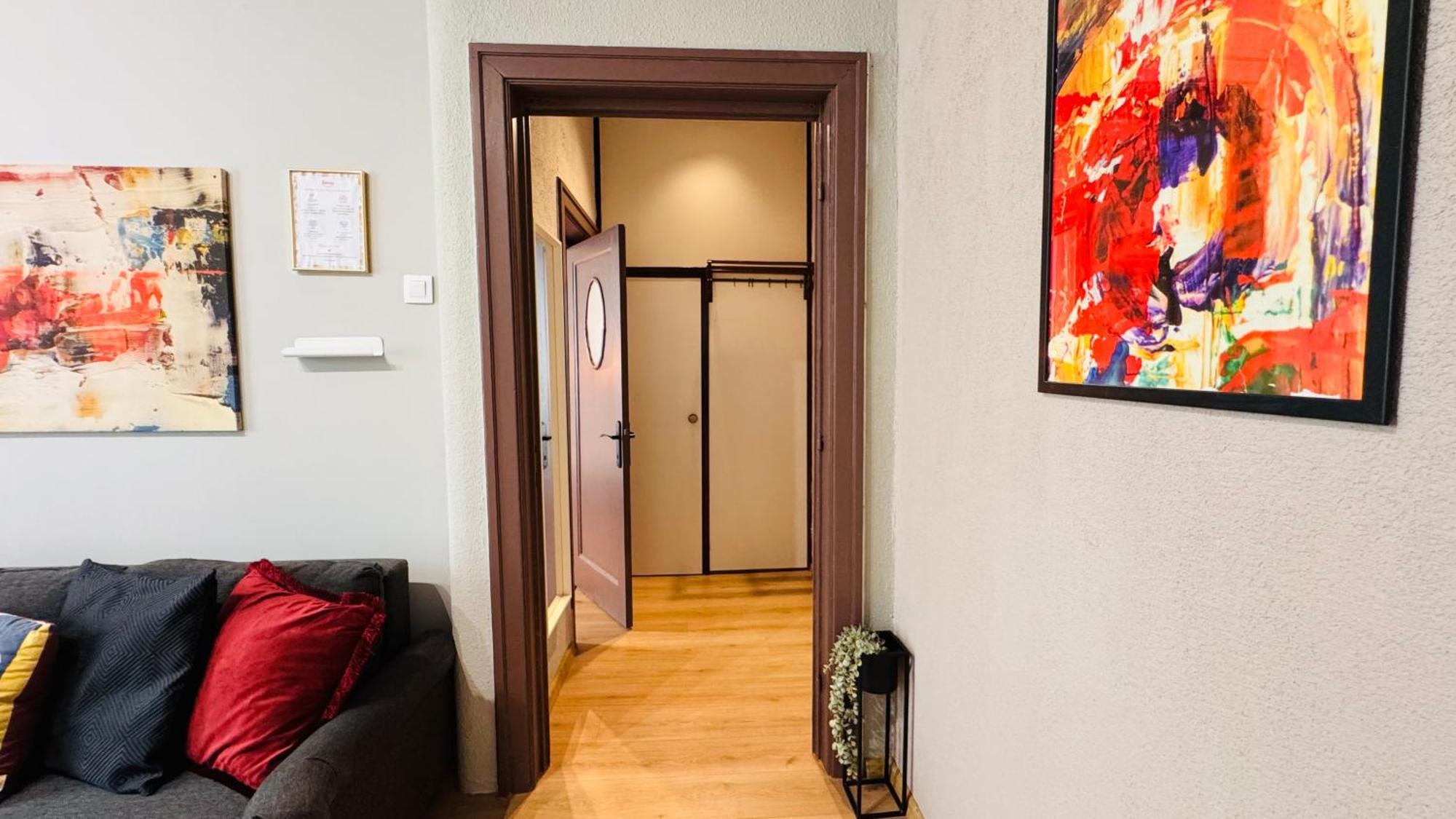 Ideal Home - Spacious & Modern Accommodation Near Unirii Square Bucharest Bilik gambar